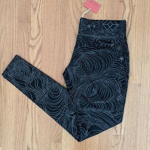NWT Black Star Print Mid-rise Leggings
